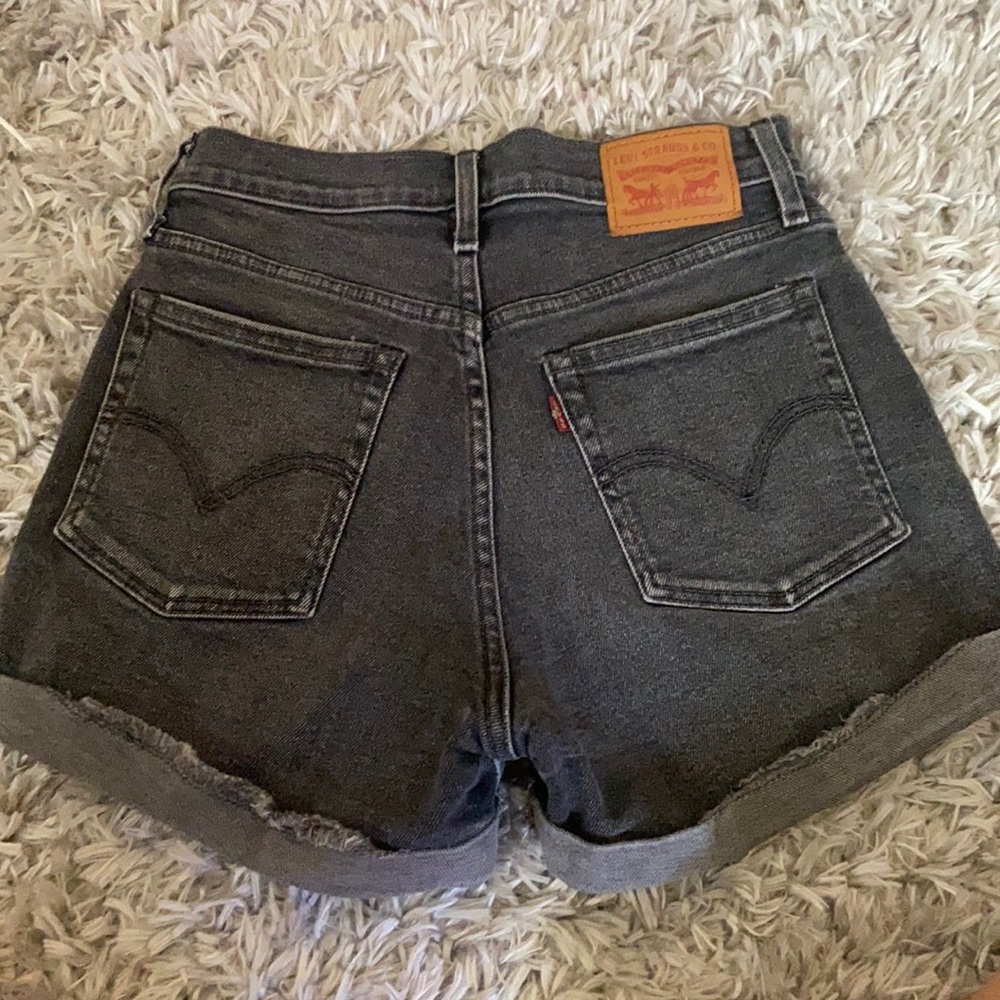 High waisted Levi’s shorts